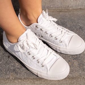 Converse Chuck Taylor Bright white Low Tennis Shoes Women’s Sz 10